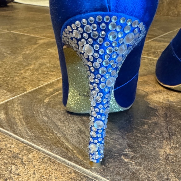 Nine West Royal Blue Satin Heels - Picture 4 of 10